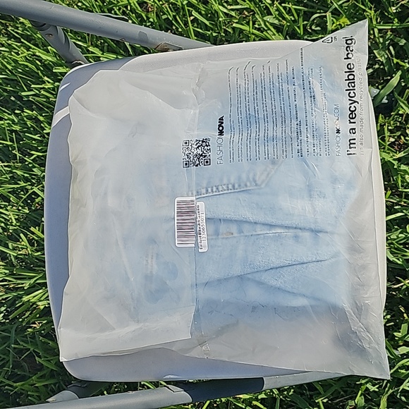 NWT Fashion Nova Women's Catch My Vibe Stacked Straight Leg Jeans in LightBlue 7 - Picture 2 of 9